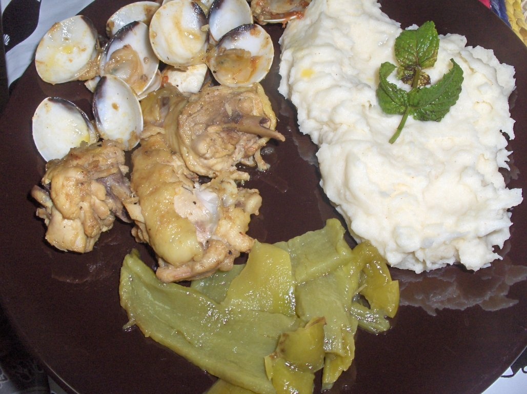 Pui  cu scoici (Frango com Amêijoas)