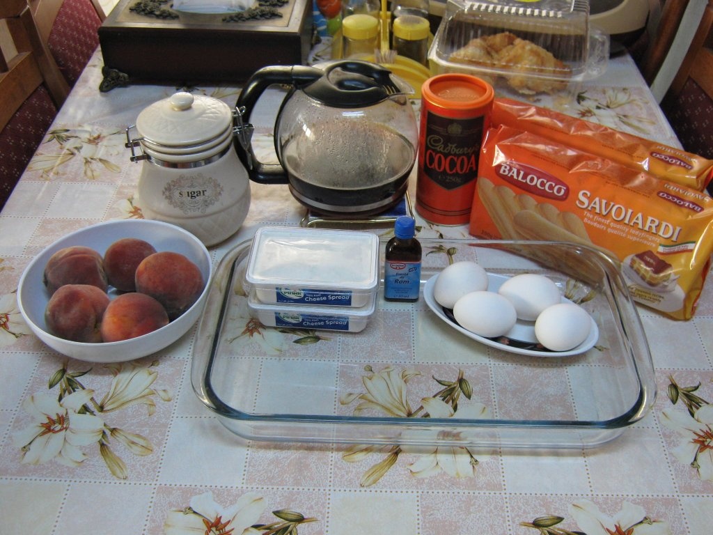 Tiramisu cu piersici