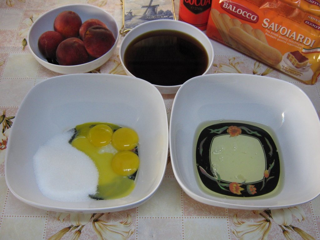 Tiramisu cu piersici