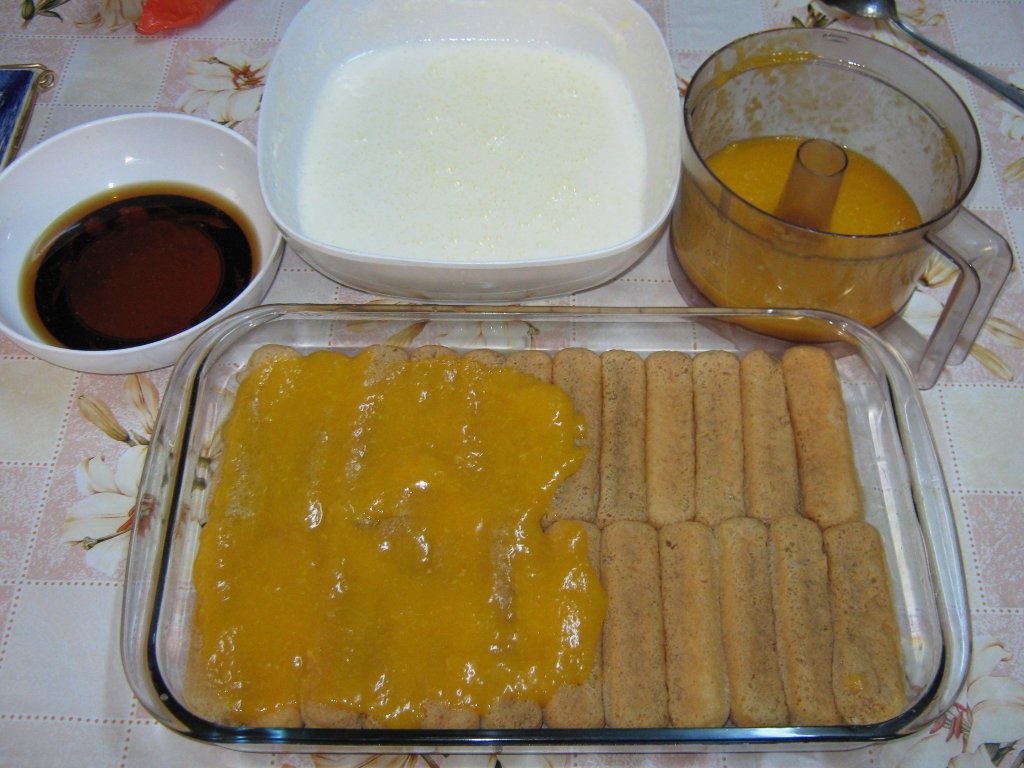 Tiramisu cu piersici