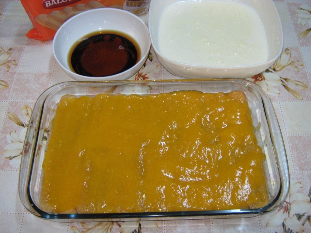 Tiramisu cu piersici