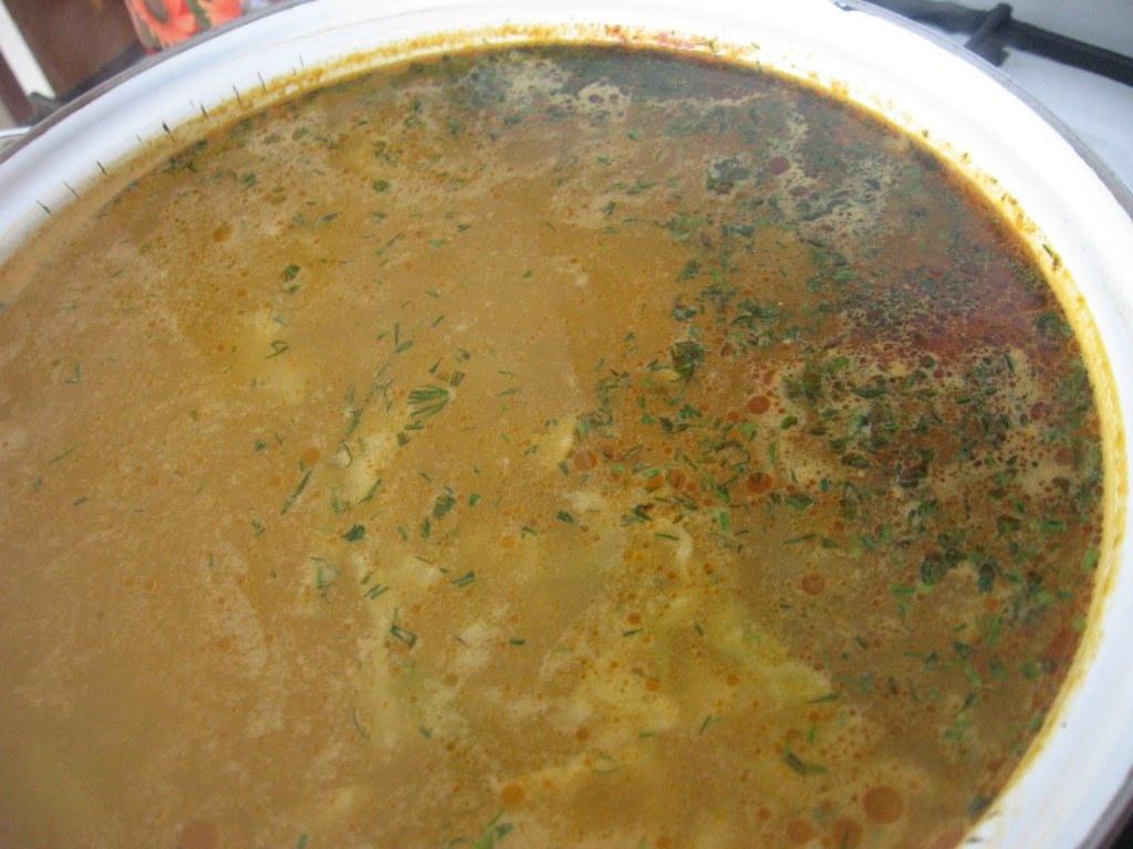 Ciorba de varza proaspata cu scarita afumata