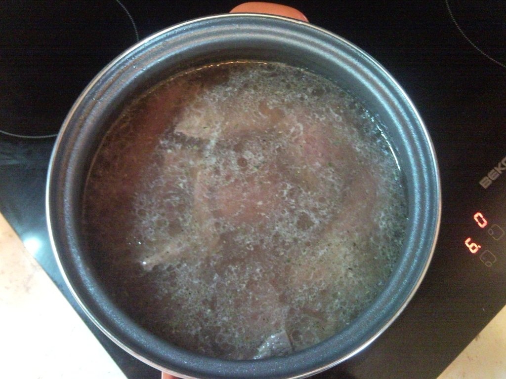 Friptura de vita cu sos rosu