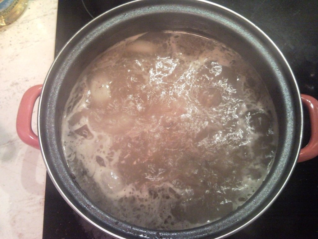 Friptura de vita cu sos rosu