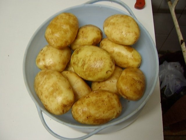 Cartofi in folie de aluminiu cu verdeturi a la Provence