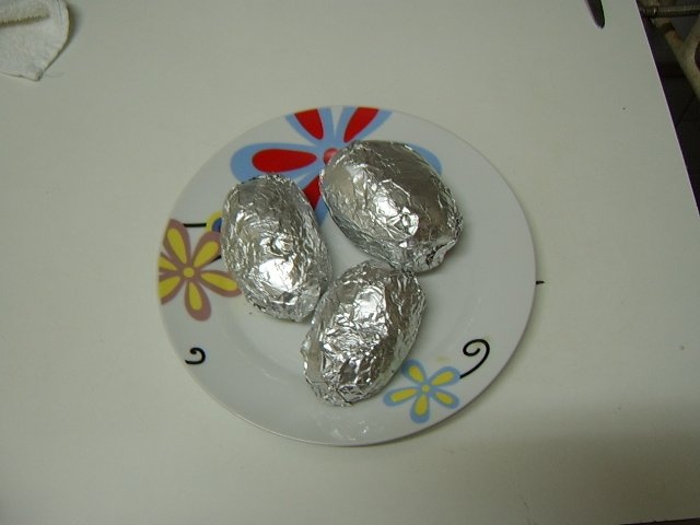 Cartofi in folie de aluminiu cu verdeturi a la Provence