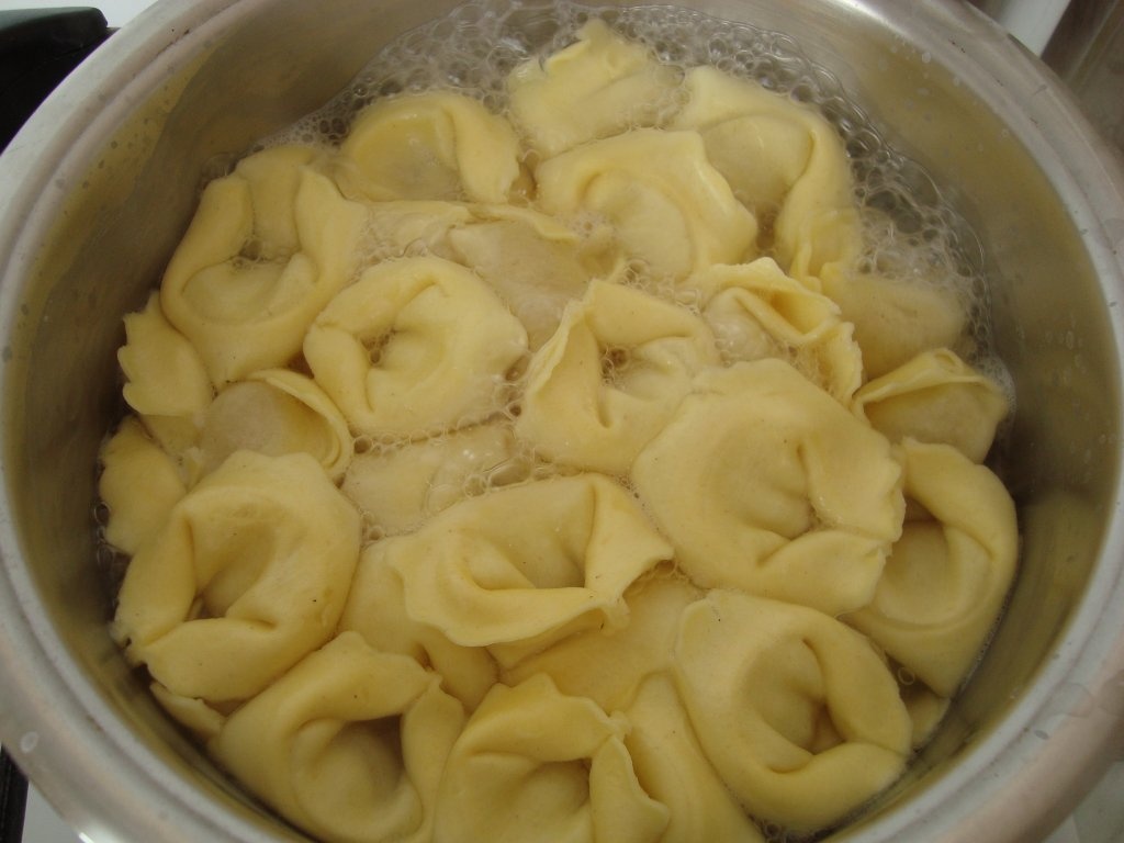 Tortellini cu sos picant