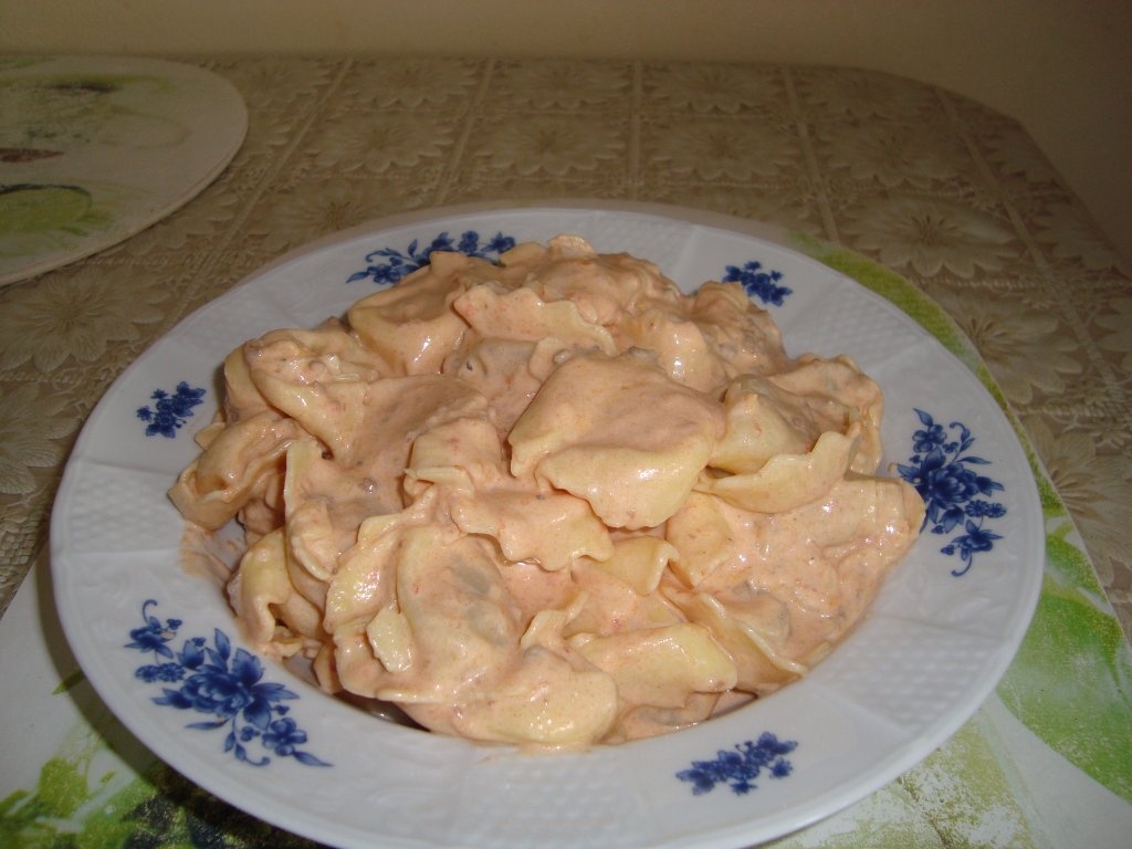 Tortellini cu sos picant