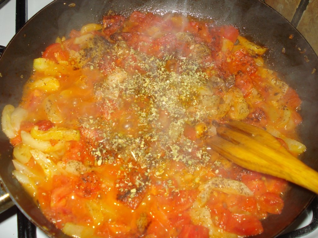 Spaghete cu dovlecei si rosii