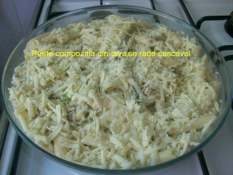 Gratin de penne cu sos