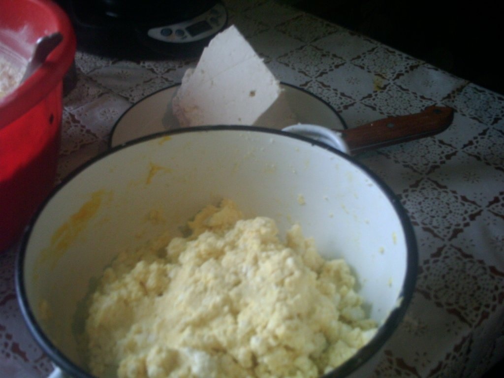 Cozonac cu urda ca la Bistrita