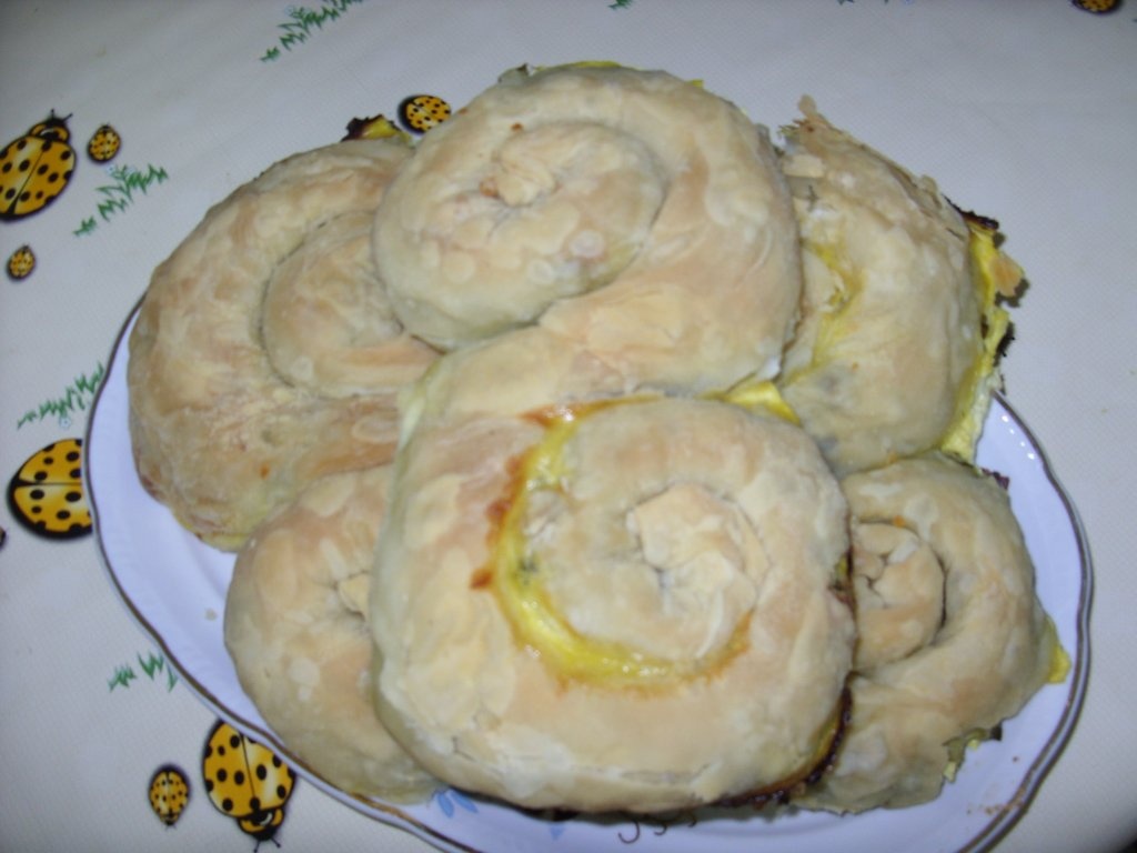 Placinta cu branza si verdeata