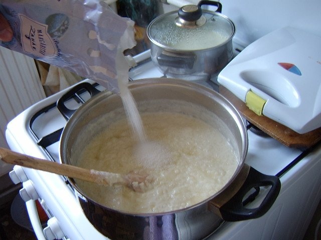 Orez cu lapte si fructe confiate