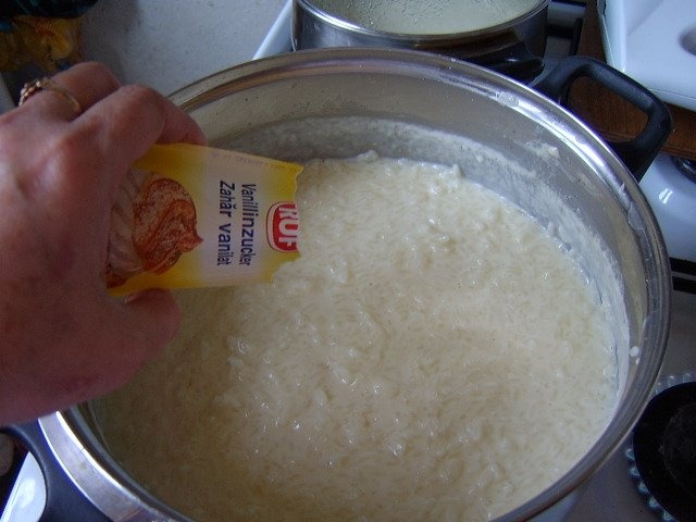 Orez cu lapte si fructe confiate