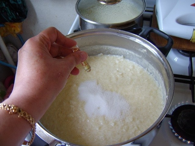 Orez cu lapte si fructe confiate