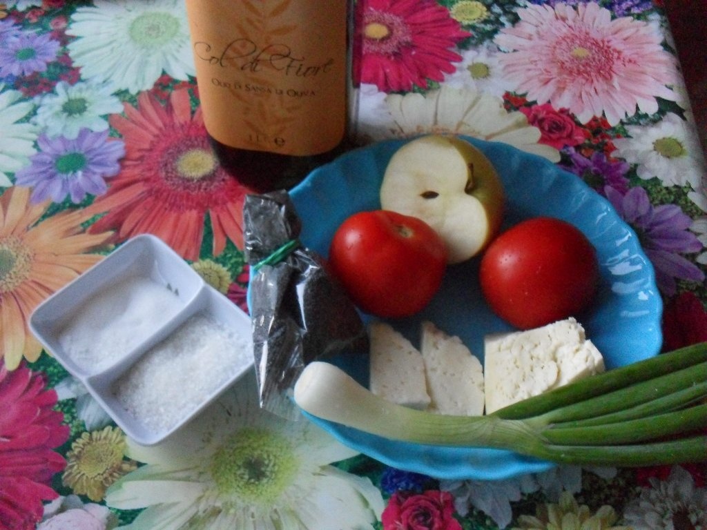 Salata cu rosii, cas si mac