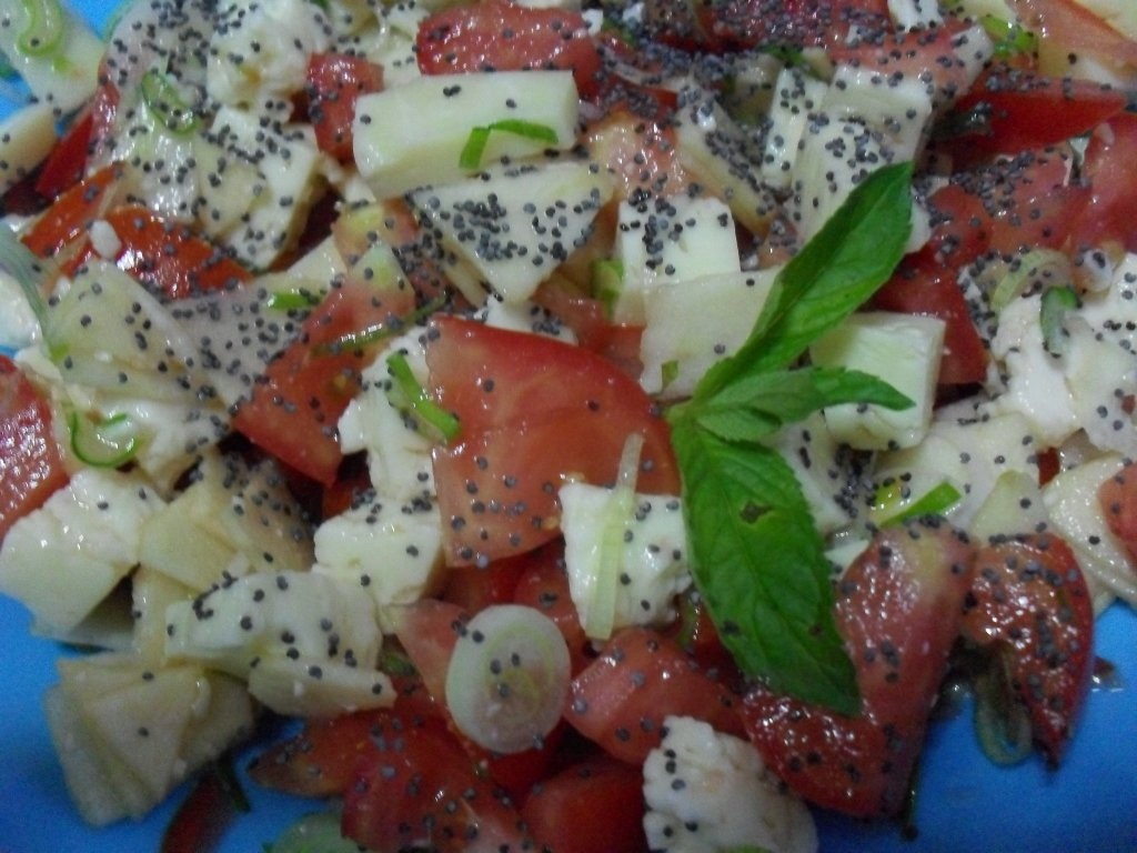 Salata cu rosii, cas si mac