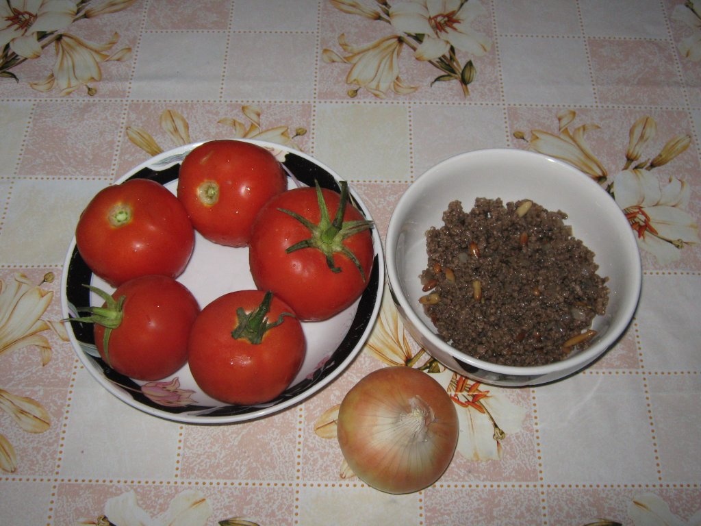 Rosii la tigaie cu carne de vita –“Galaieht  bandora” -specific tarilor arabe