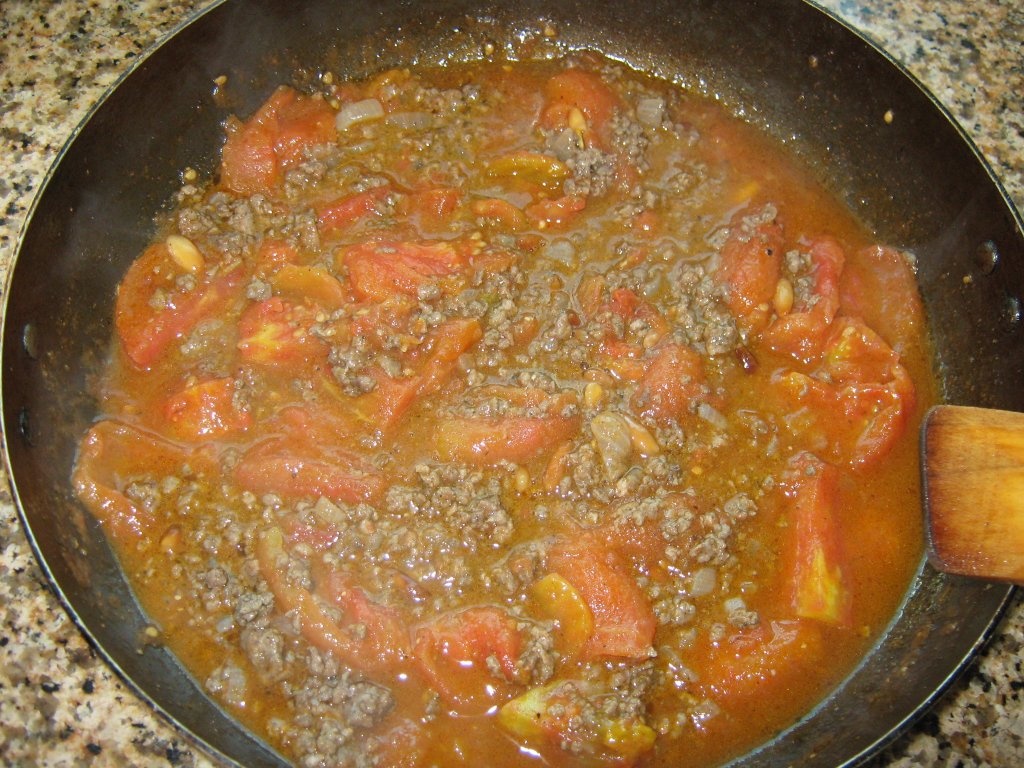 Rosii la tigaie cu carne de vita –“Galaieht  bandora” -specific tarilor arabe