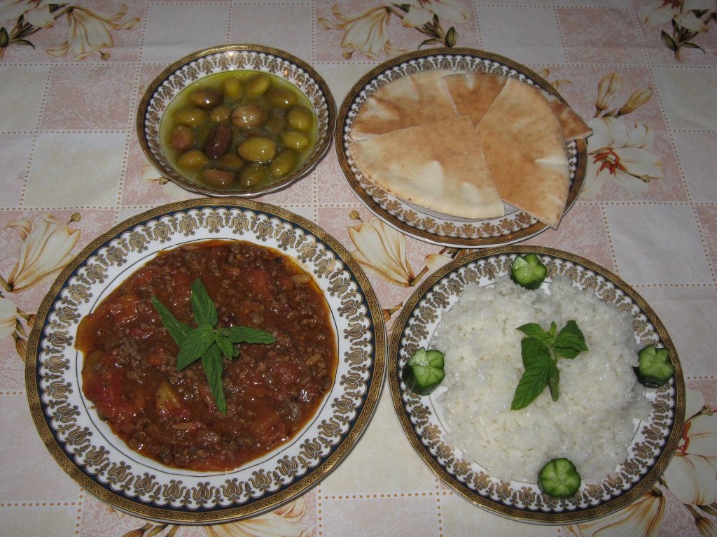 Rosii la tigaie cu carne de vita –“Galaieht  bandora” -specific tarilor arabe