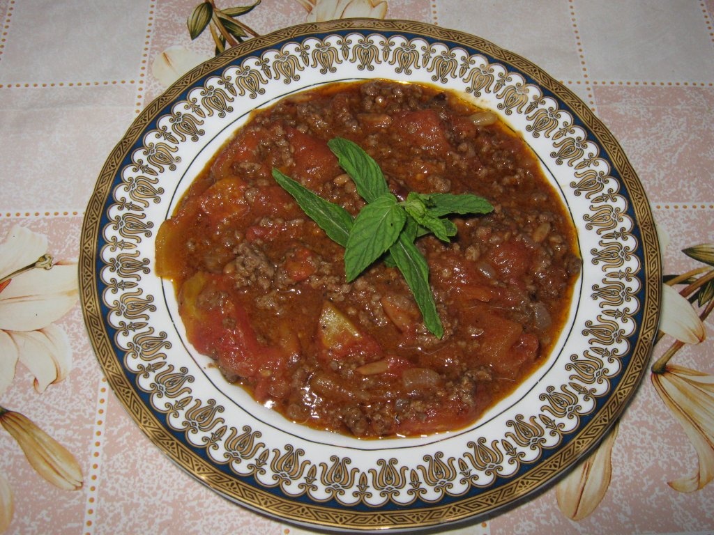 Rosii la tigaie cu carne de vita –“Galaieht  bandora” -specific tarilor arabe