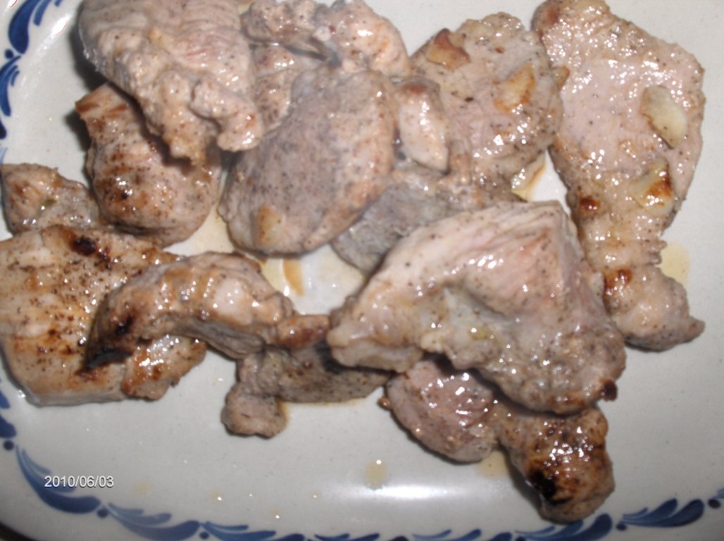 Snitele cu sos de smântânã si ciuperci(Bifinhos c/cogumelos)