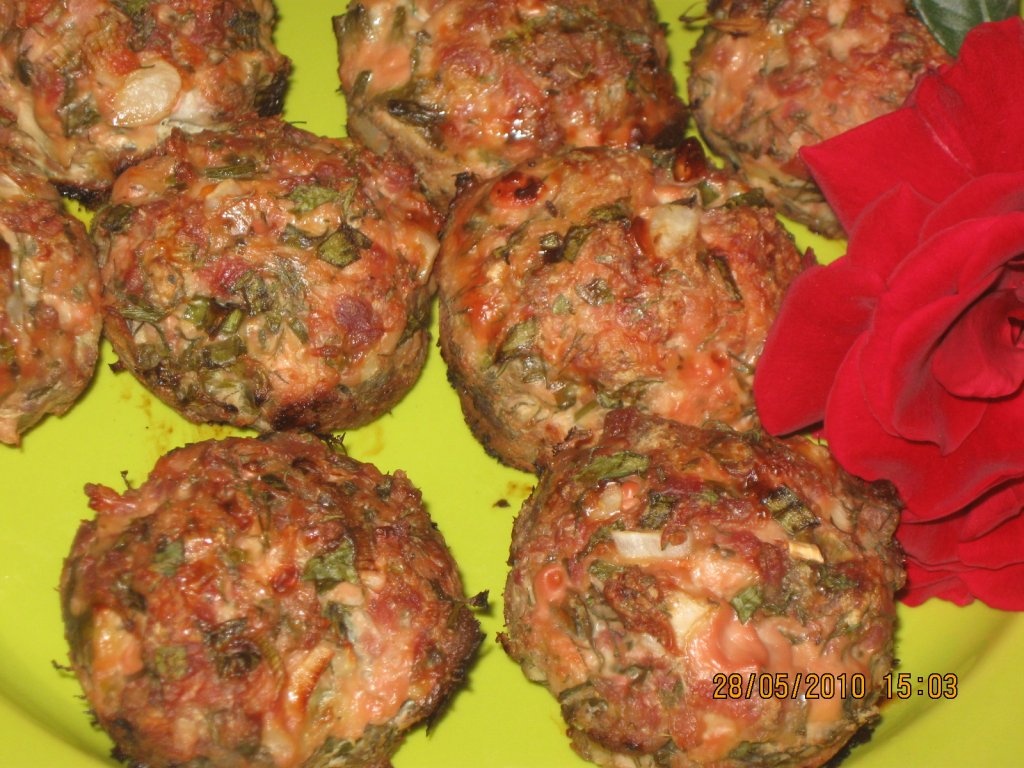 Chiftelute la cuptor in forme de briose