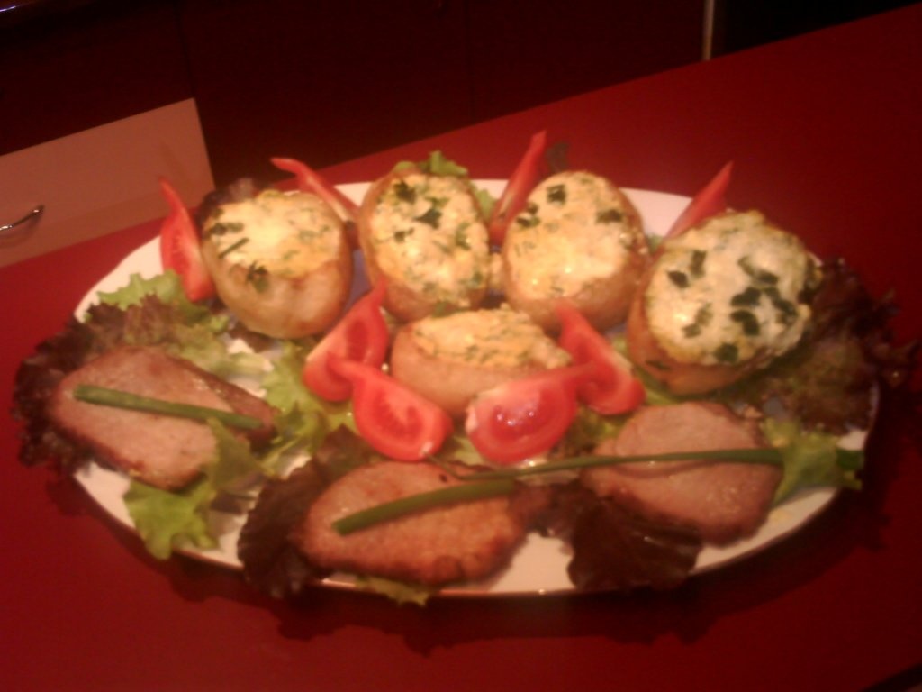 Barcute din cartofi,umplute cu urda