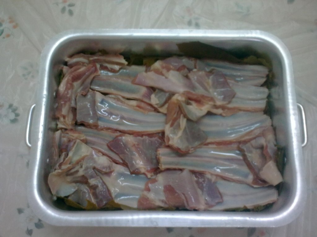 Sarmale cu costita de miel in cuptor