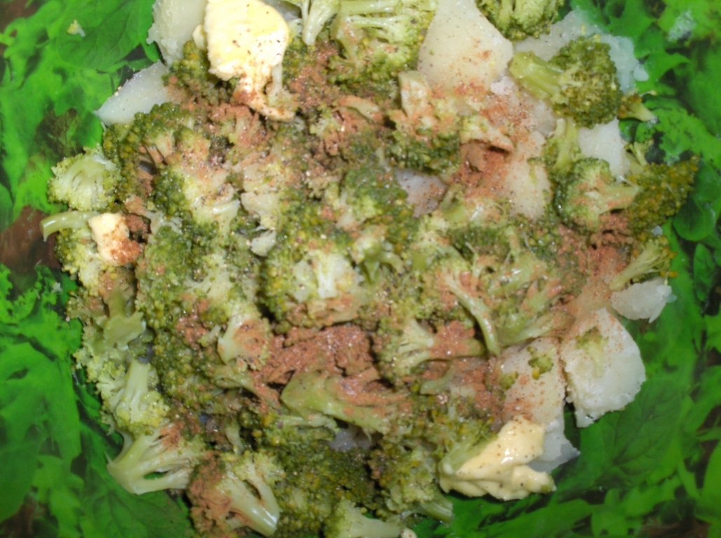 Chiftele aromate in sos de rosii  cu piure de broccoli (Almôndegas com puré de brócolos)
