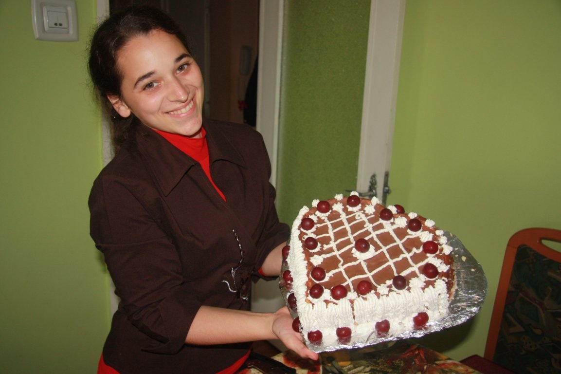 Tort cu visine in forma de inima