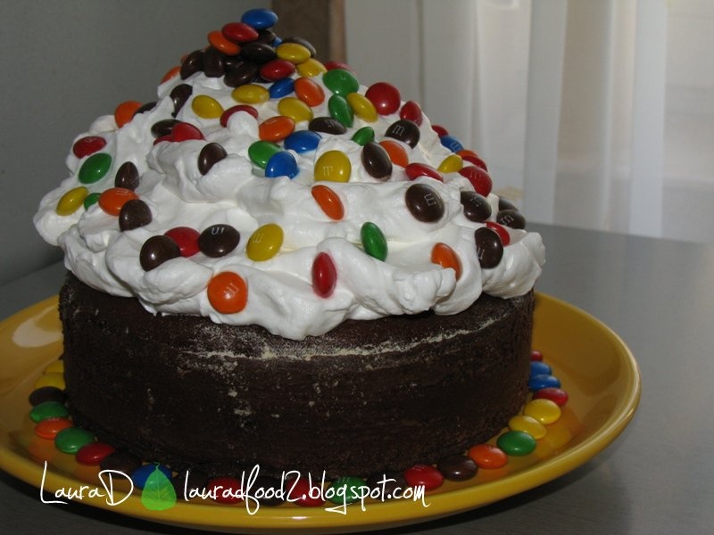 Chec cu frisca si bomboane M&Ms