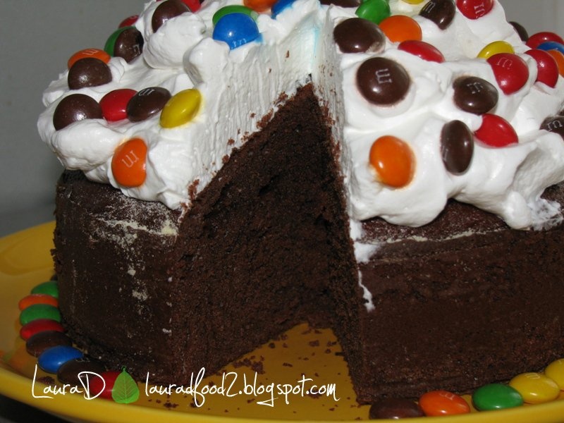 Chec cu frisca si bomboane M&Ms