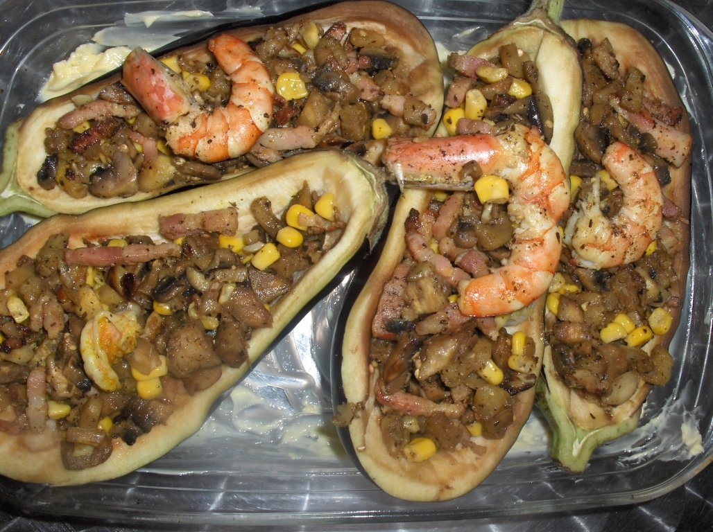 Vinete umplute cu ciuperci si garniturã de cartofii aromati  (Beringelas recheadas com cogumelos)