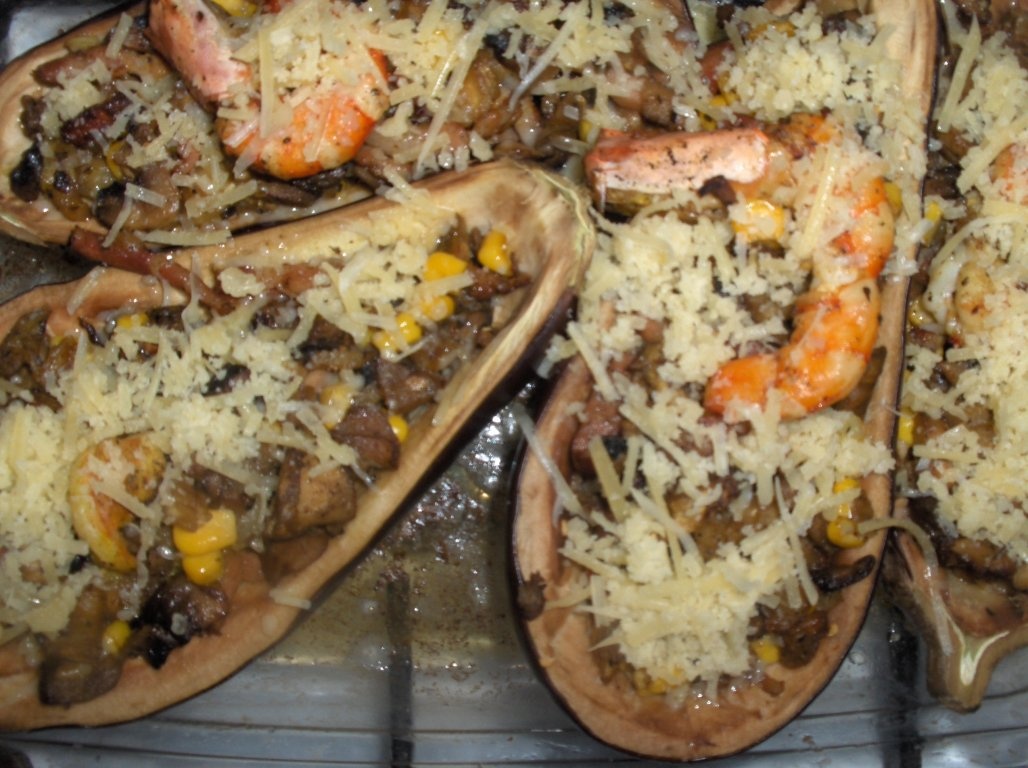 Vinete umplute cu ciuperci si garniturã de cartofii aromati  (Beringelas recheadas com cogumelos)