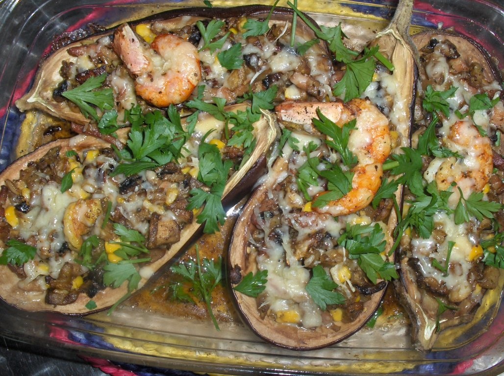 Vinete umplute cu ciuperci si garniturã de cartofii aromati  (Beringelas recheadas com cogumelos)