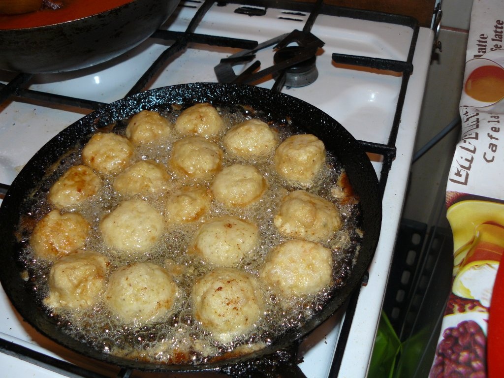 Chiftele marinate din piept de curcan