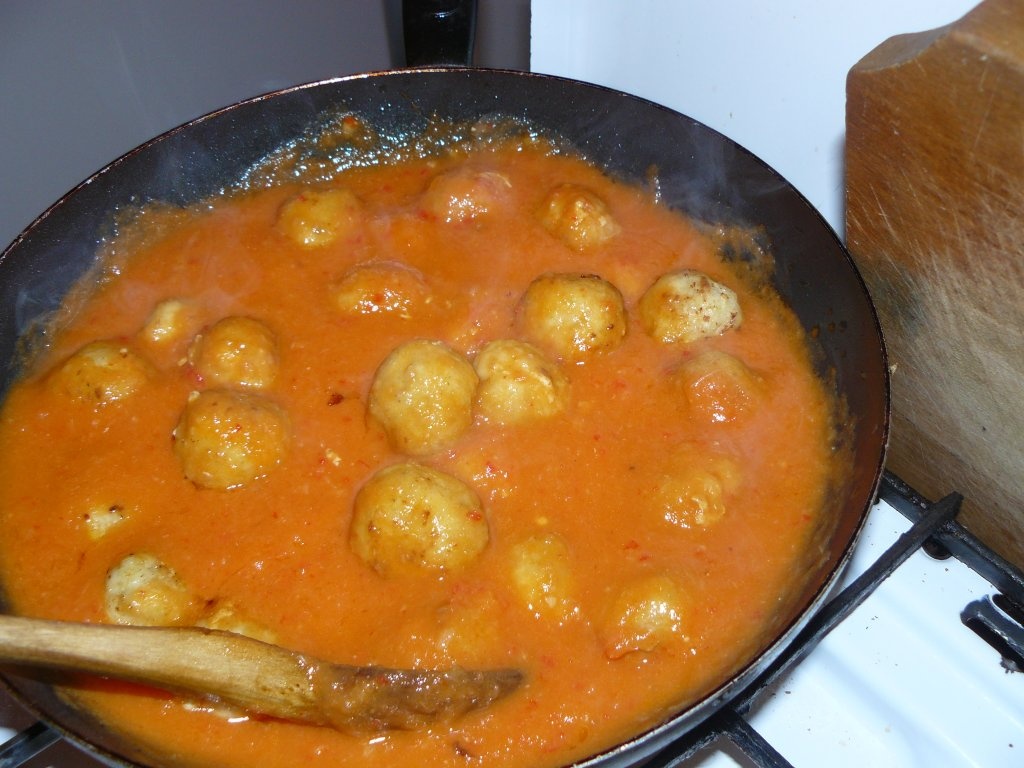 Chiftele marinate din piept de curcan