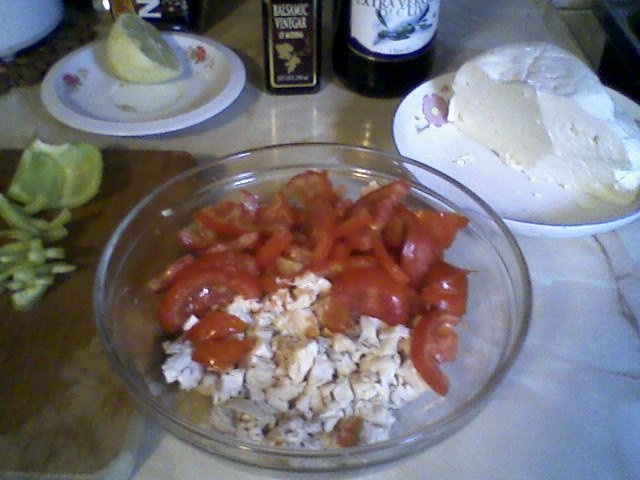 Salata din piept de pui cu branza de oi