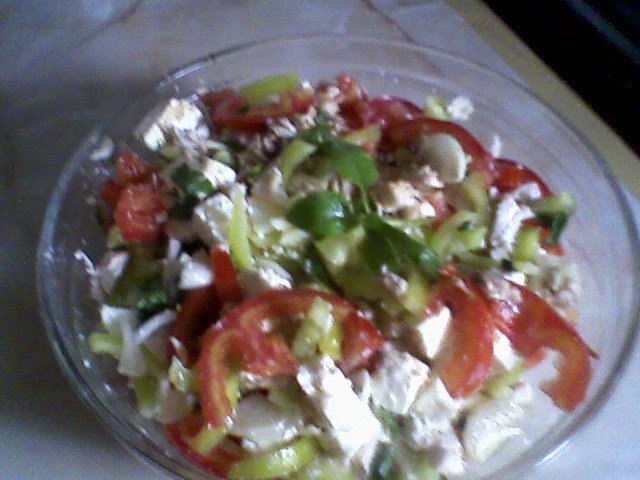 Salata din piept de pui cu branza de oi