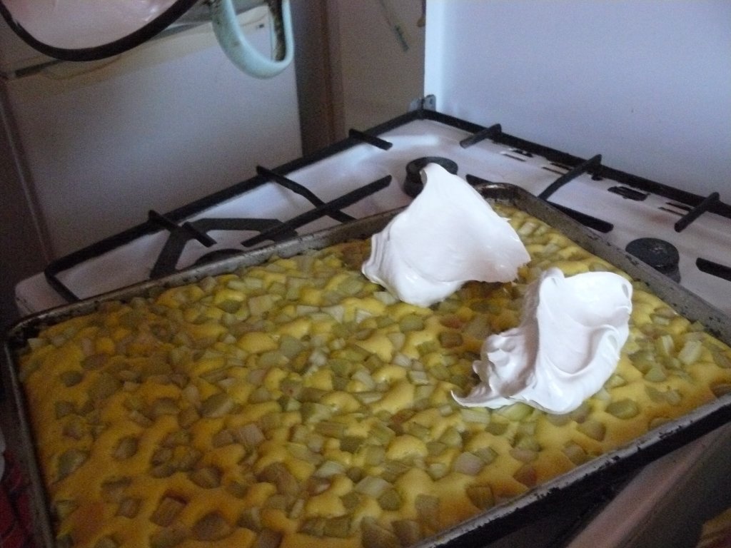 Prajitura cu rubarba si bezea