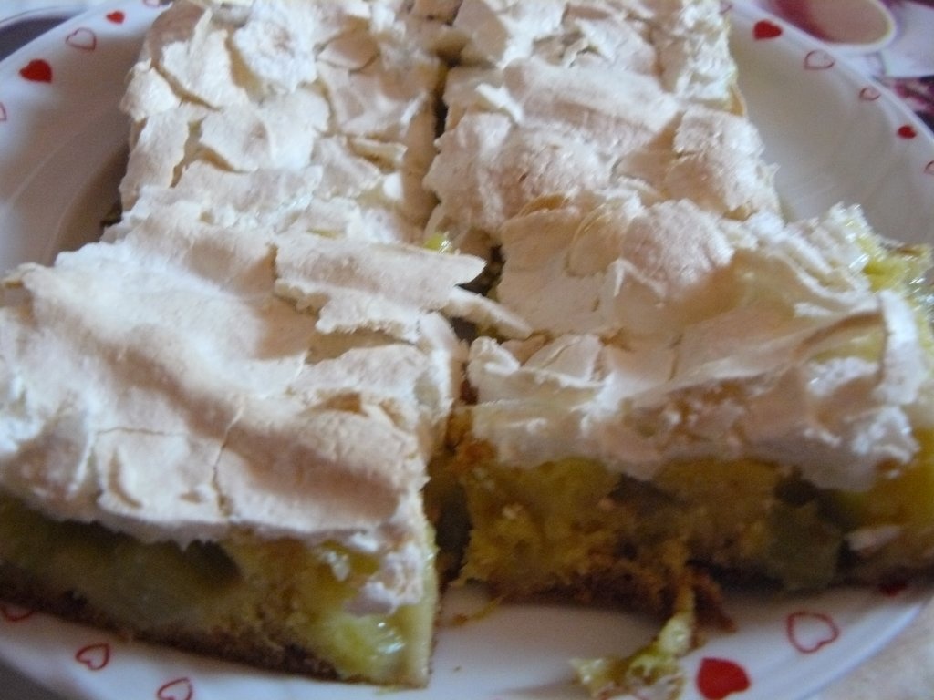 Prajitura cu rubarba si bezea