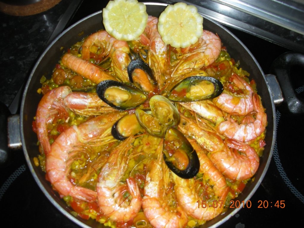 Paella cu fructe de mare