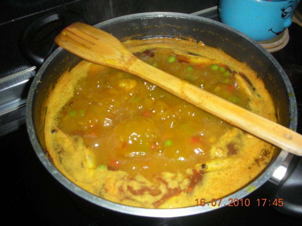 Paella cu fructe de mare