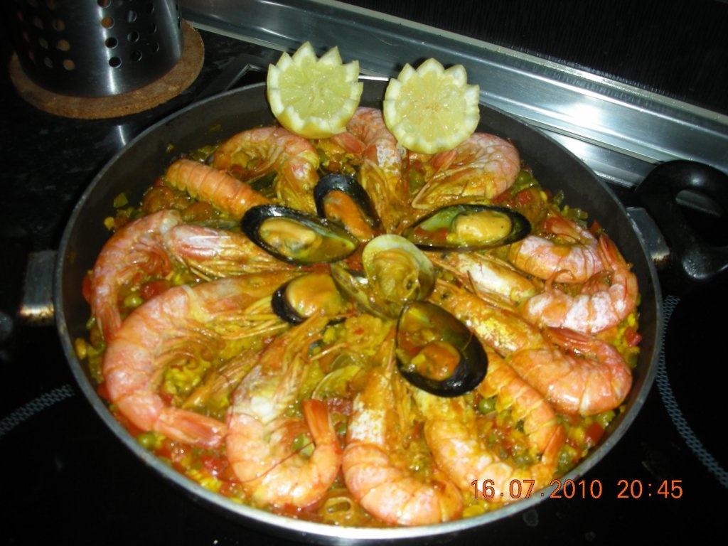 Paella cu fructe de mare