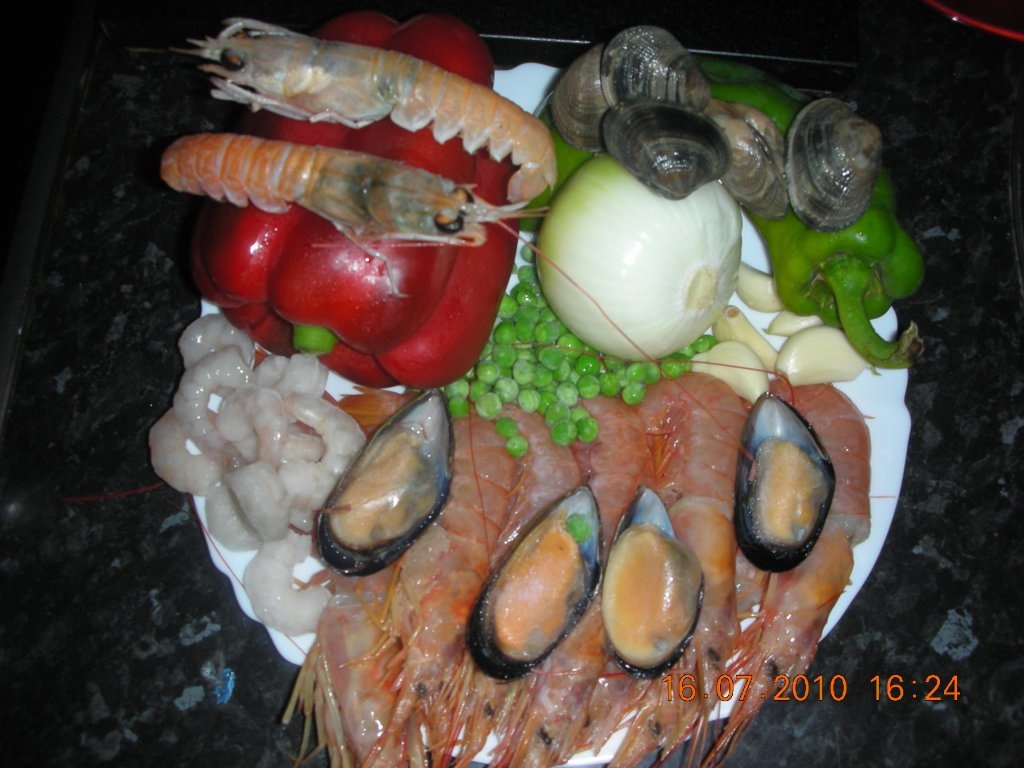Paella cu fructe de mare