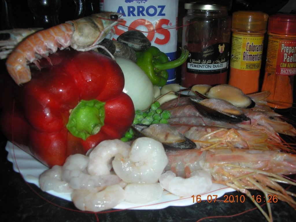 Paella cu fructe de mare