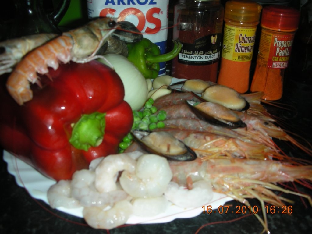 Paella cu fructe de mare