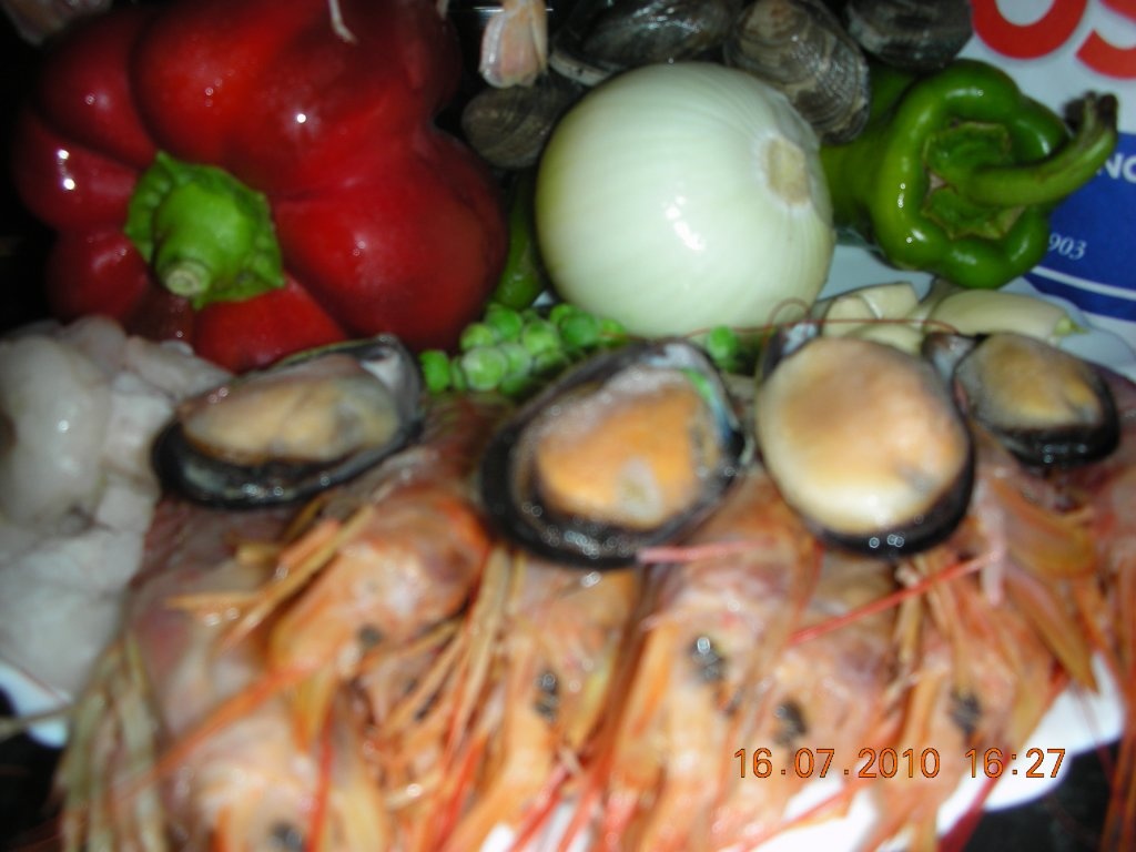 Paella cu fructe de mare