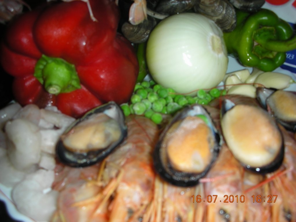 Paella cu fructe de mare